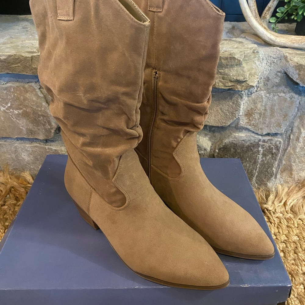 Universal Thread Slouchy Tan Heeled Boots - Picture 4 of 5